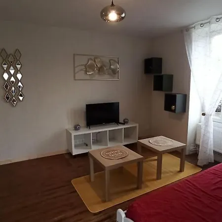 Charmante Petite Maison Meublee Holiday home Le Vernet (Allier)