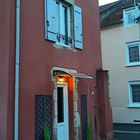 Charmante Petite Maison Meublee Holiday home Le Vernet (Allier)